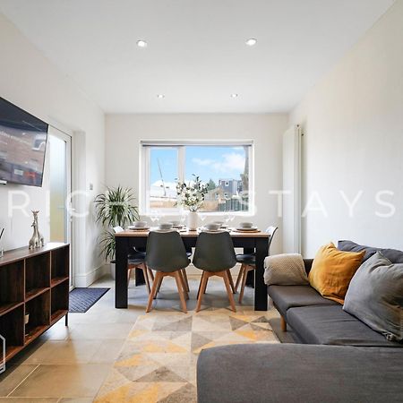 Watford Large 5Br Home - Contractors & Families エクステリア 写真