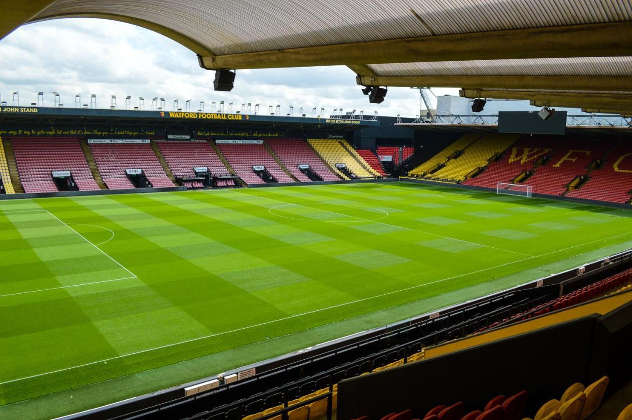 Watford Large 5Br Home - Contractors & Families エクステリア 写真