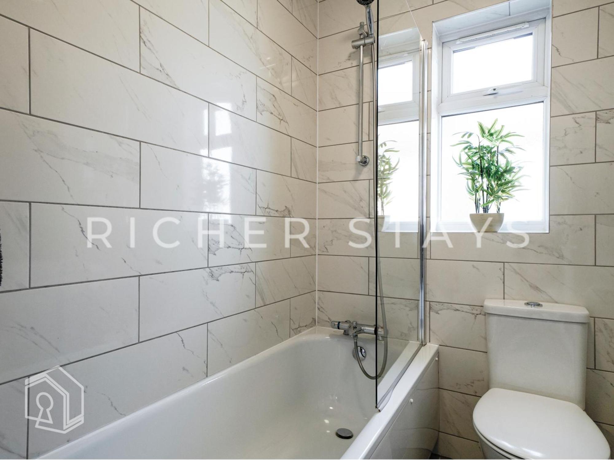 Watford Large 5Br Home - Contractors & Families エクステリア 写真