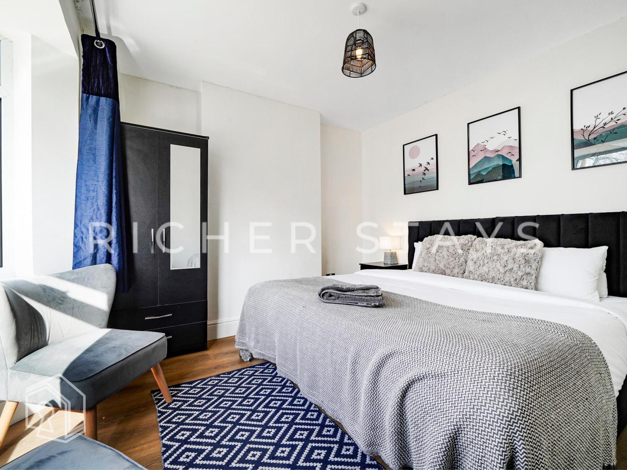 Watford Large 5Br Home - Contractors & Families エクステリア 写真