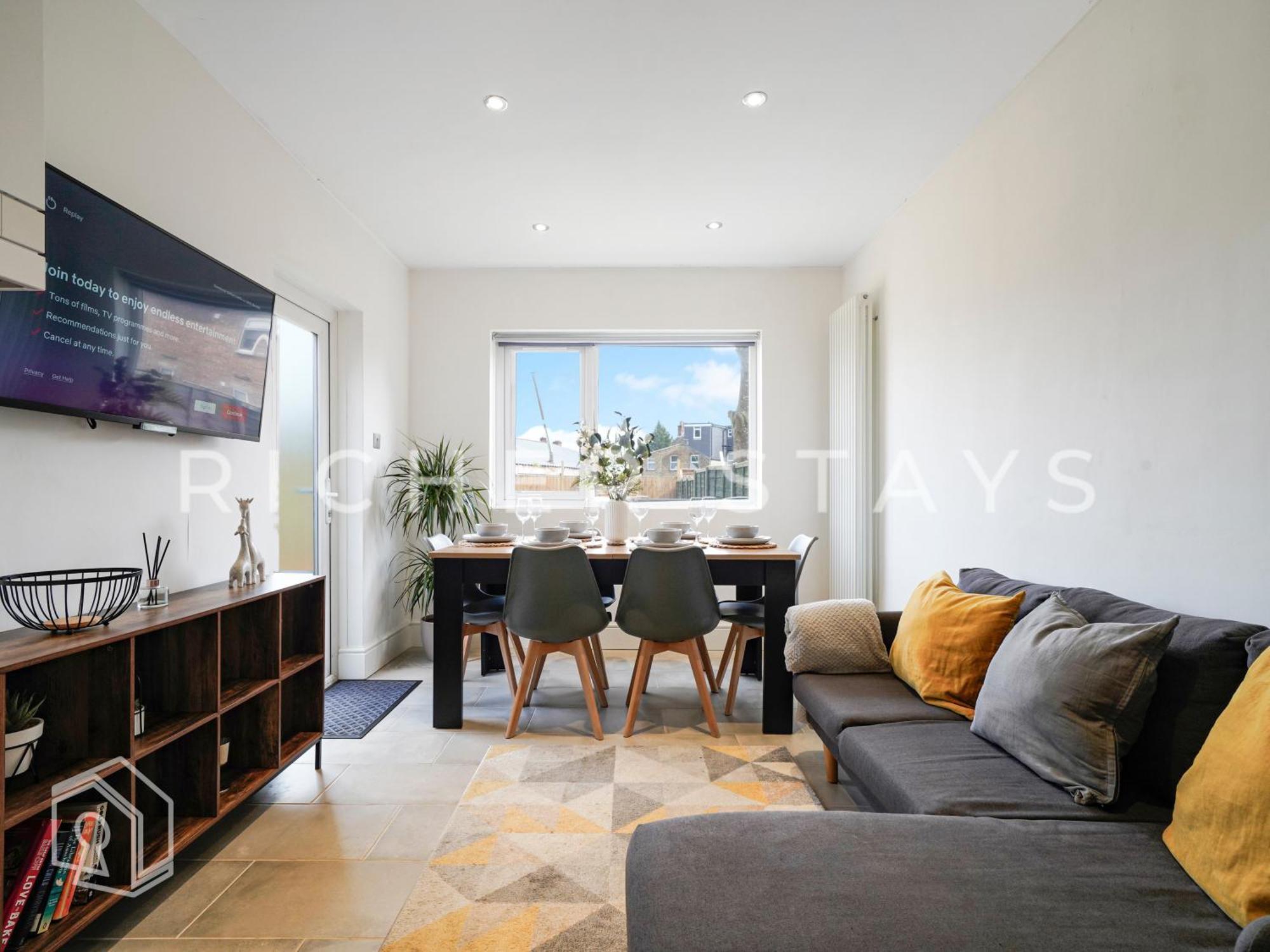 Watford Large 5Br Home - Contractors & Families エクステリア 写真
