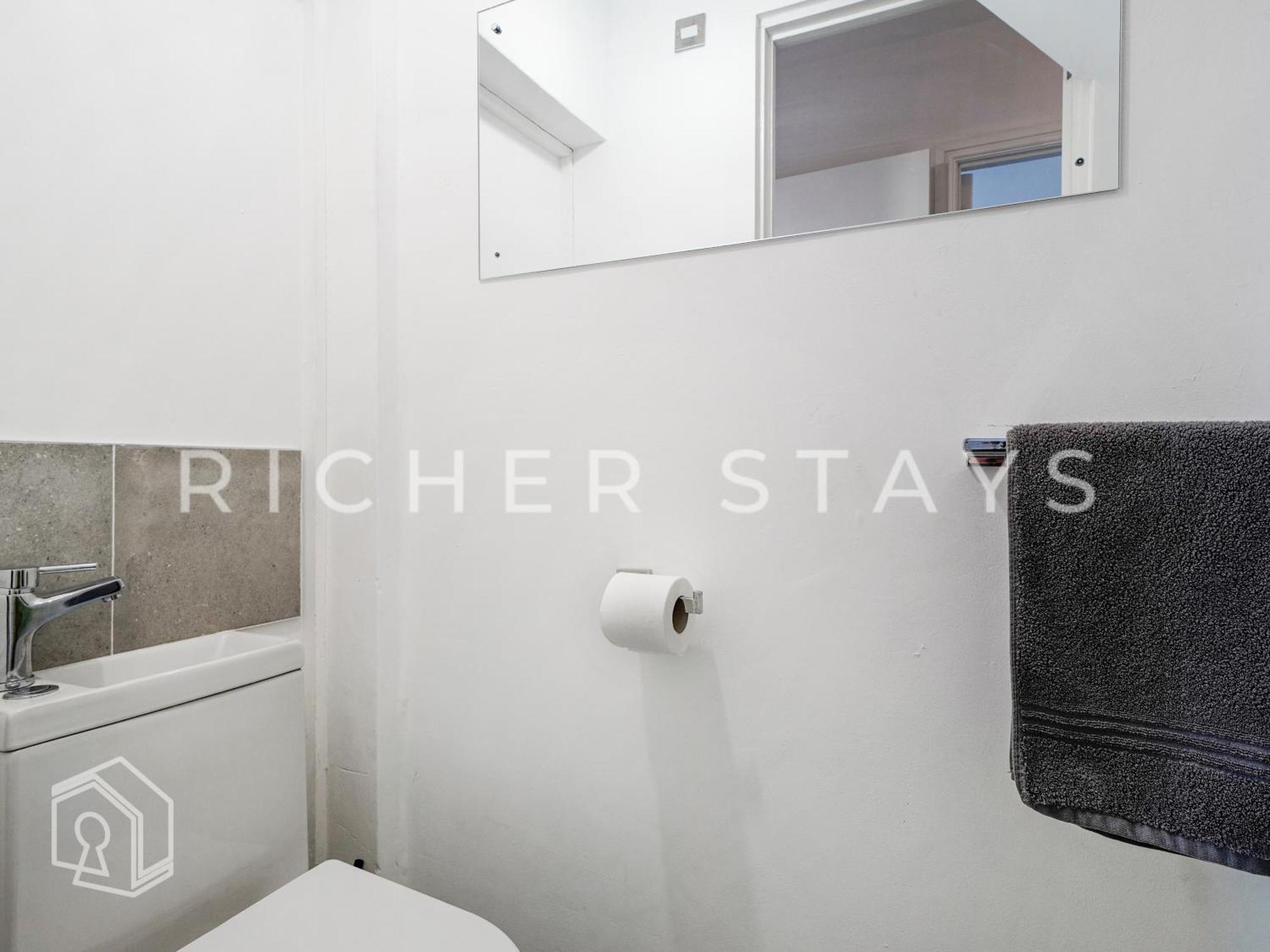 Watford Large 5Br Home - Contractors & Families エクステリア 写真