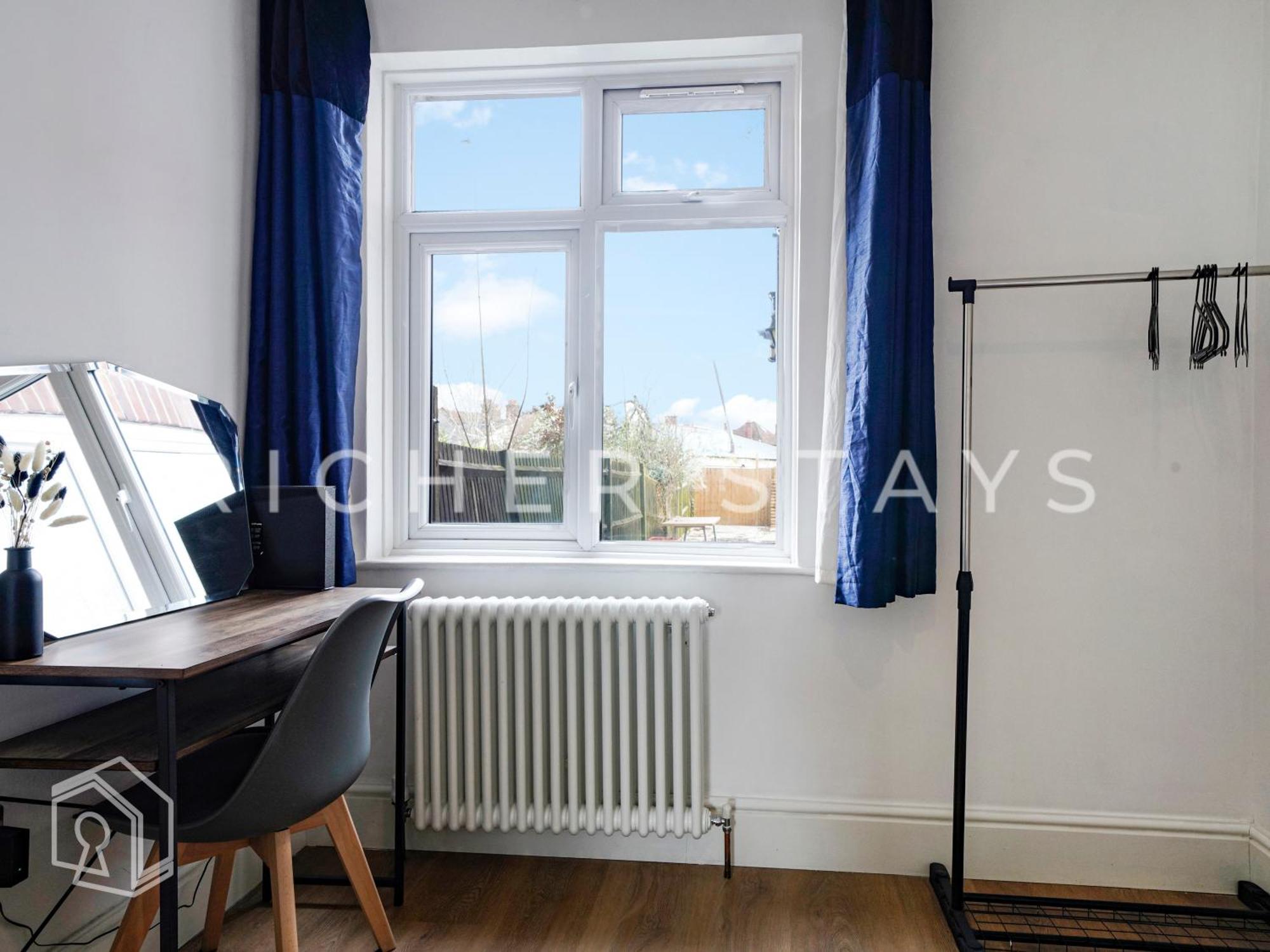 Watford Large 5Br Home - Contractors & Families エクステリア 写真